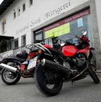 Metzgerei *und* Gasthof - immer eine gute Empfehlung in Bayern.