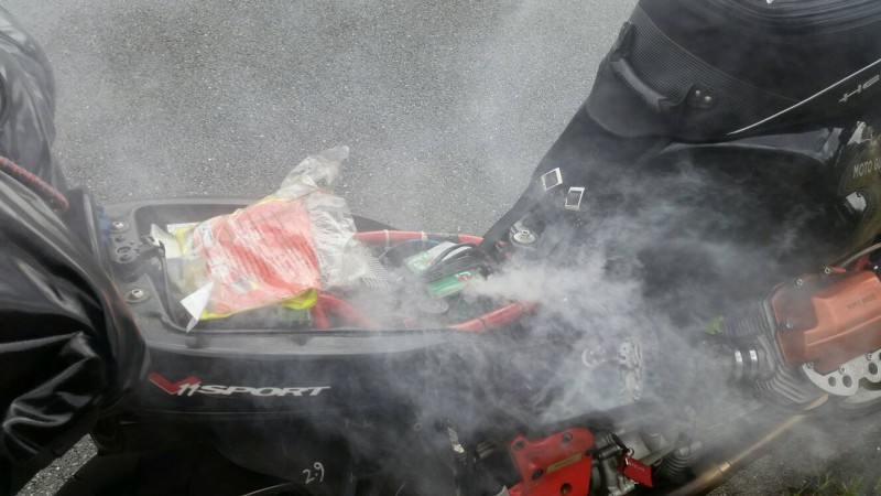 a3f86b9328a1298adccdfc7d8fbca354.jpg (113.98 KiB) 6298 mal betrachtet Wenn's brennt, dann brennt's !