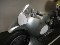 schnabel.jpg (27.4 KiB) 3448 mal betrachtet tja, Guzzi war einfach schon immer innovativer.