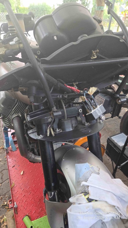 V11 LeMans zerlegt. Ohne Frontscheinwerfer